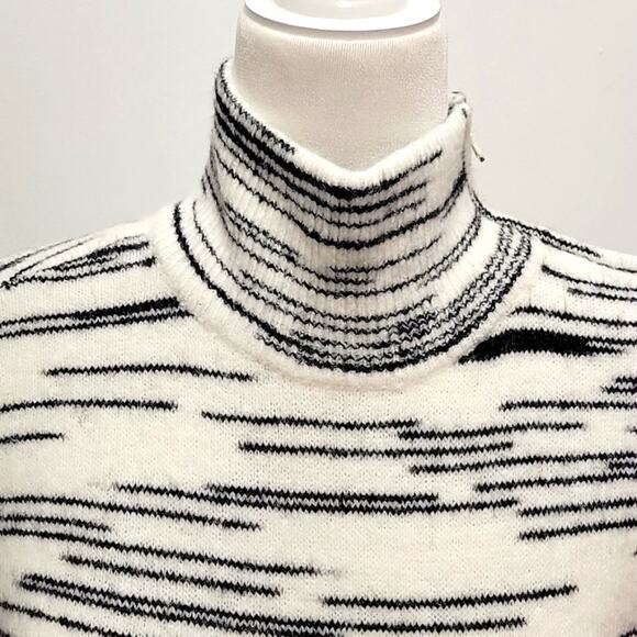 T by Talbots Turtleneck Black and White Sweater Zip Shoulder/Neck Women's Sz S - Picture 5 of 11